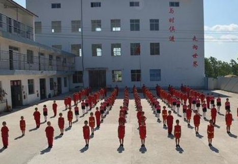 封闭式学校
