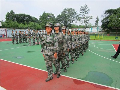 封闭学校